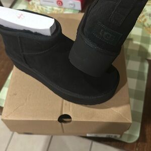 Black ankle uggs boots